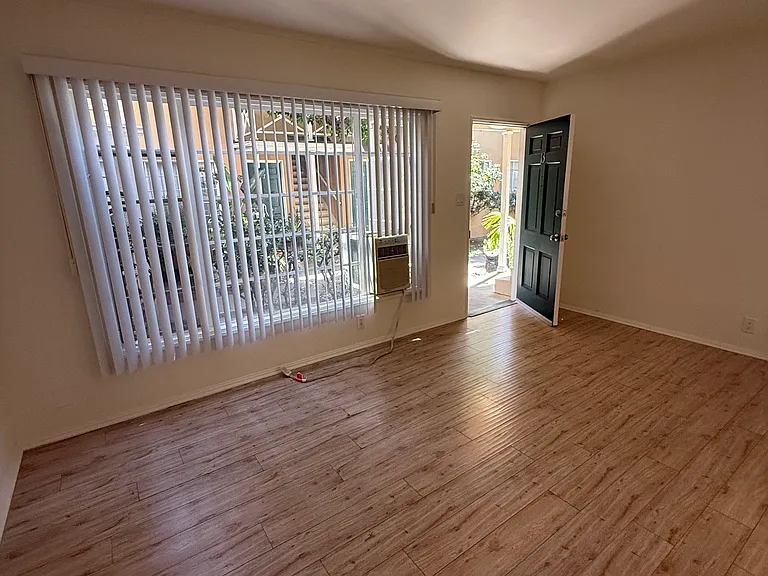302 N Louise St #13 — Photo 10