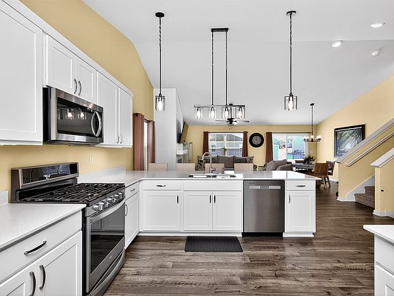 4th image of 1731 Roebling Rd