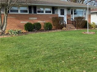 3690 Higley Rd, Rocky River, OH 44116