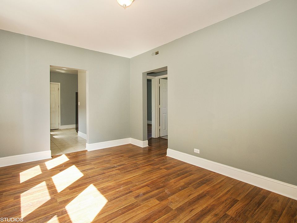 1st image of 7500 S Emerald Ave #3