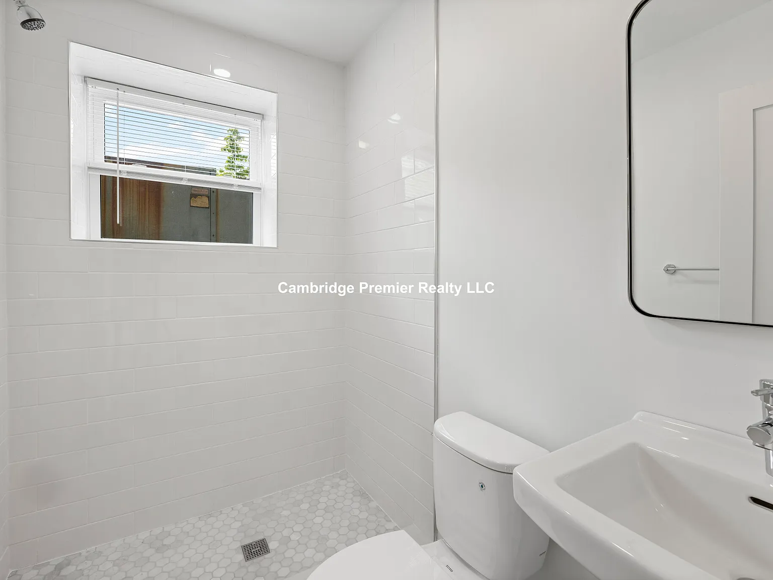 406 Columbia St — Photo 4