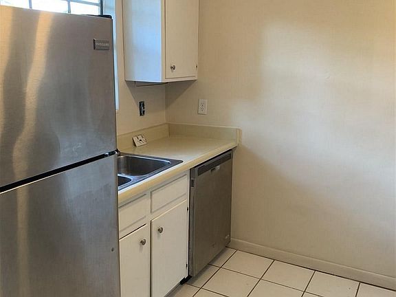 5th image of 1375 Toni St