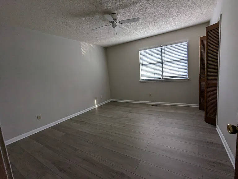 3728 Oakwood Hills Dr #B — Photo 1