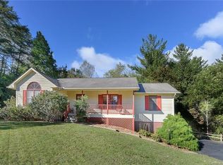 7 Tiffany Ln, Asheville, NC 28804