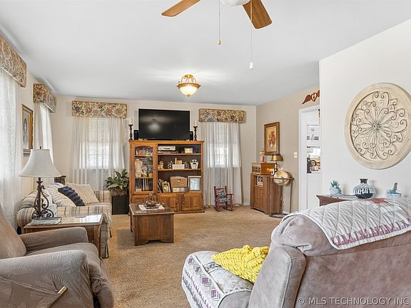 3rd image of 1248 Waco St