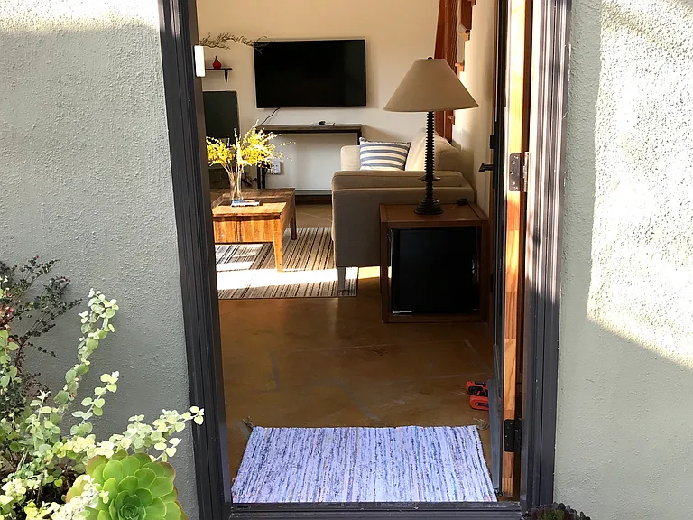 1629 Posen Ave #B — Photo 2