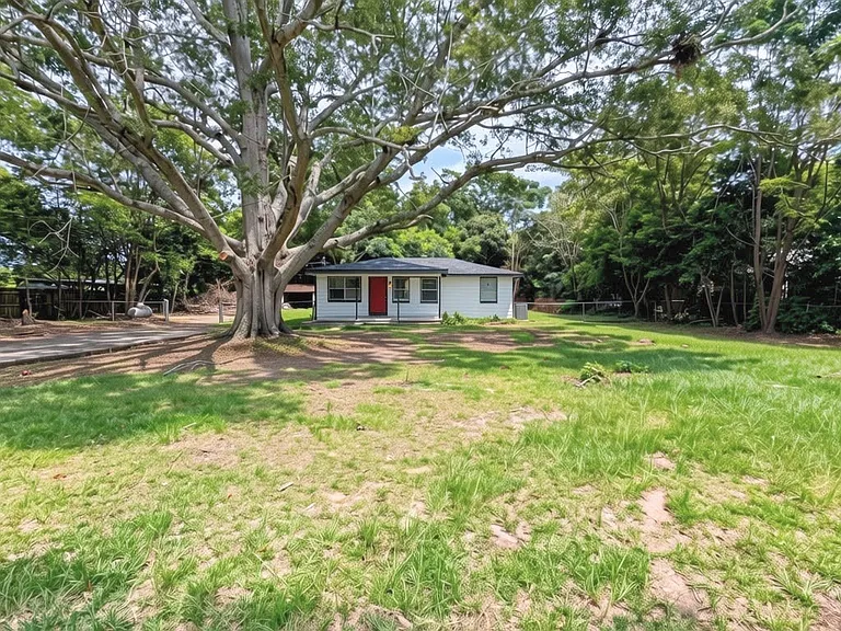 130 Margaret Dr — Photo 1