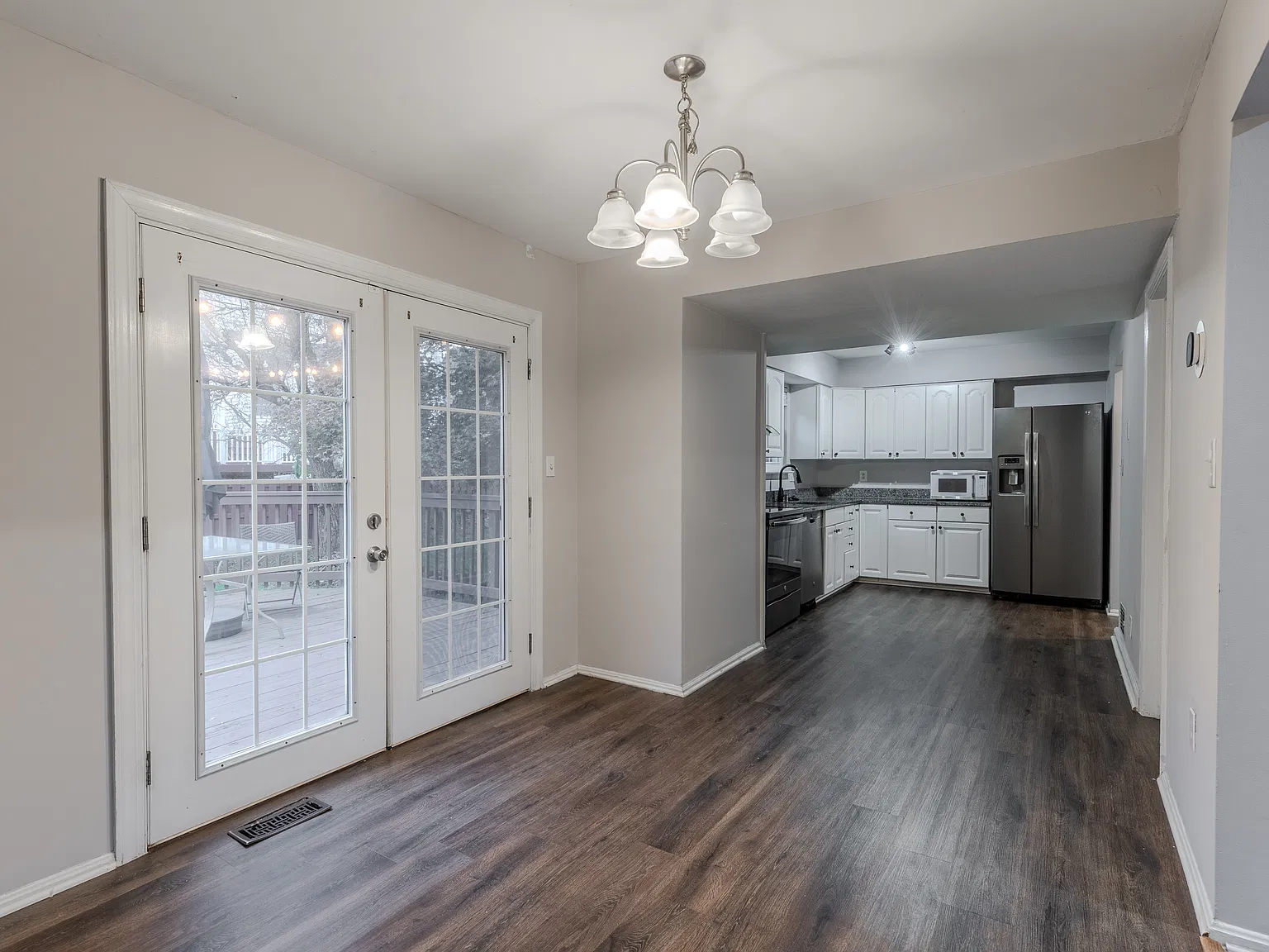 4 bed, 2.5 bath, 2384 sqft, $3,000 — Photo 2