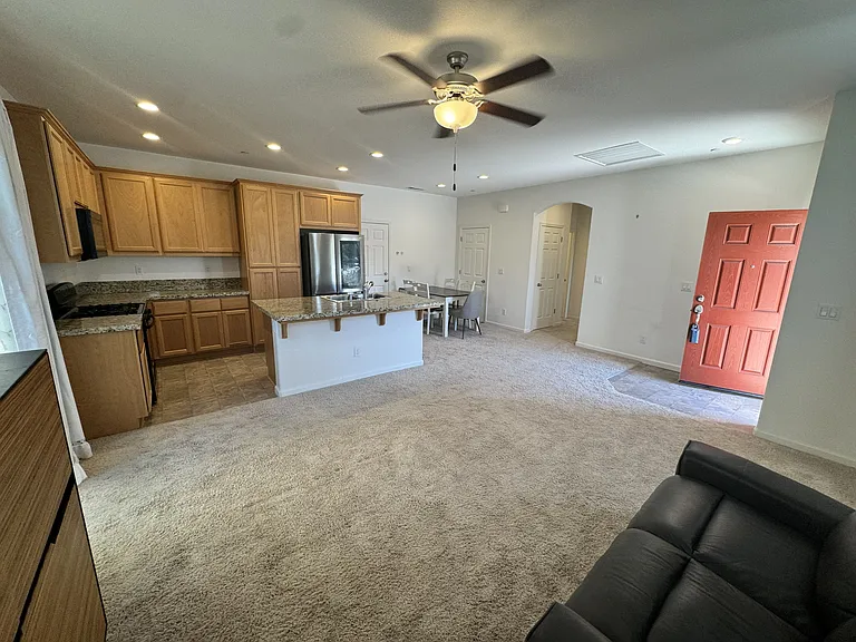 2904 Dillon Ln — Photo 4