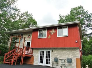 1325 Glade Dr, Long Pond, PA 18334