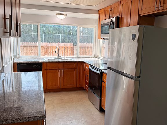 5th image of 583 Princeton Way