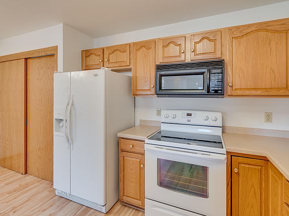3rd image of 1270 Village Centre Dr Unit 4