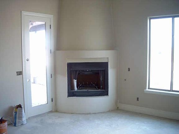 4th image of 3926 E AUGUSTA Avenue