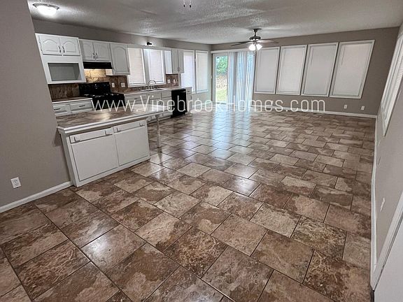 3rd image of 9513 Newton Ave