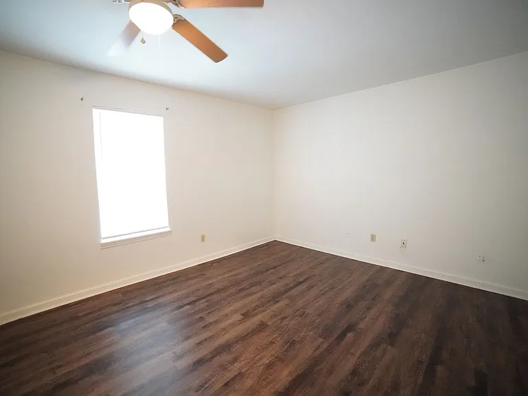 2555 Chateau Ln — Photo 8