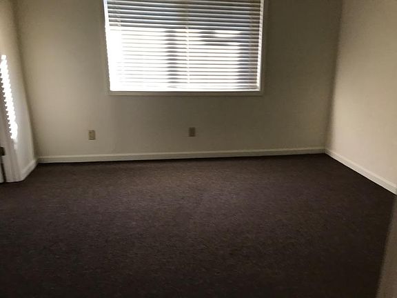 Spacious Bedroom with Walk In Closet