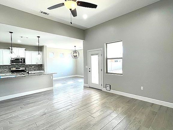 5th image of 3813 Selman Ct