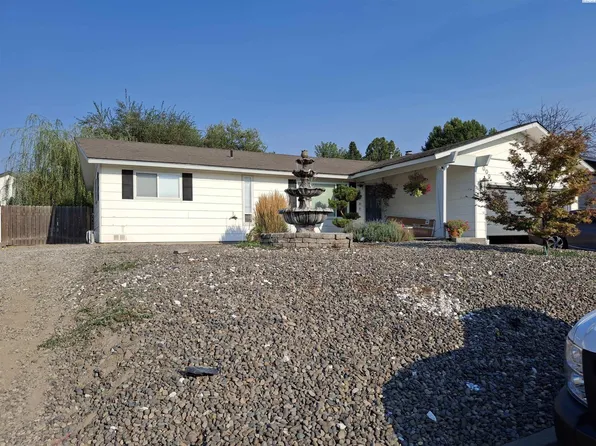 1009 Conestoga Way, Grandview, WA 98930