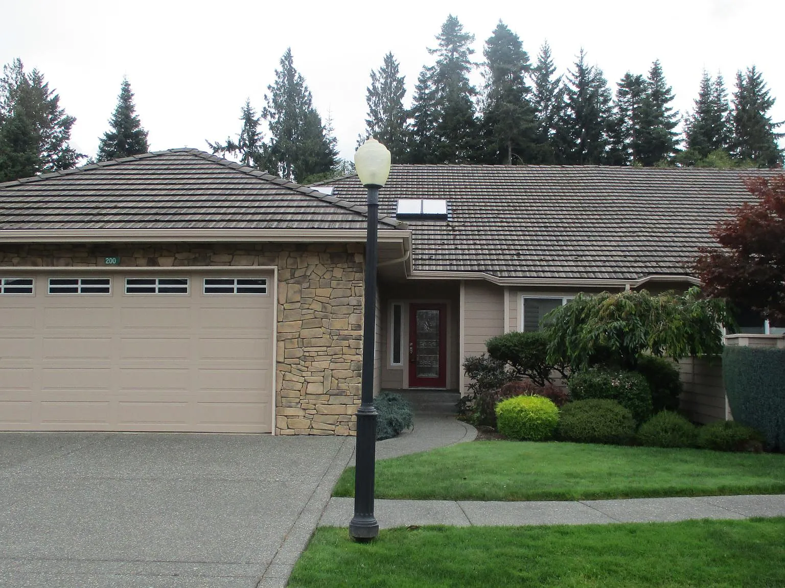 3 bed, 2084 sqft, $2,450 — Photo 1
