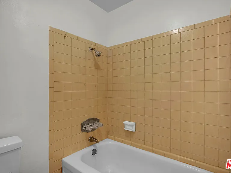 620 N Kenwood St #209 — Photo 21