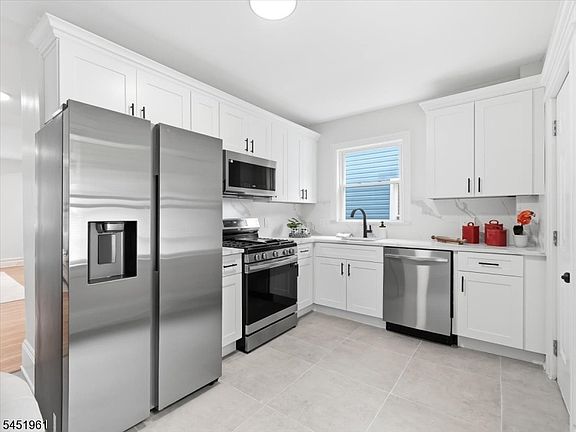 5th image of 56 Prospect St