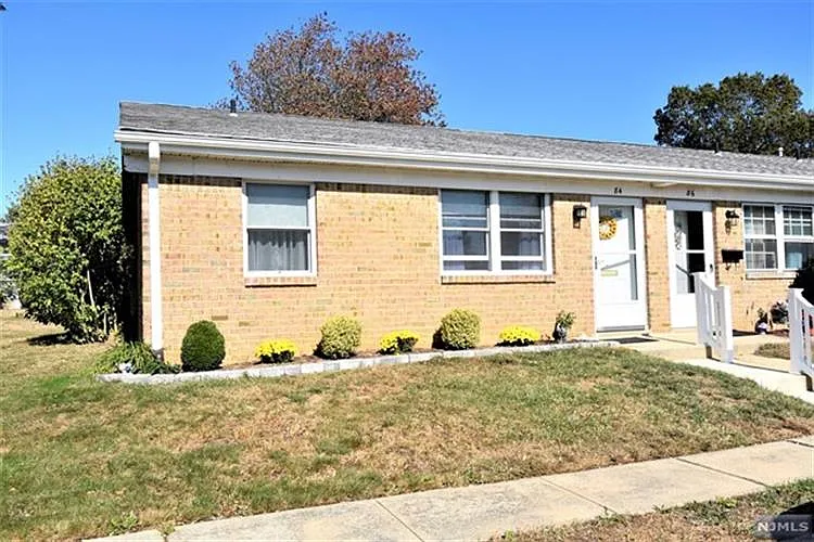 84 Bayview Ct photo 1
