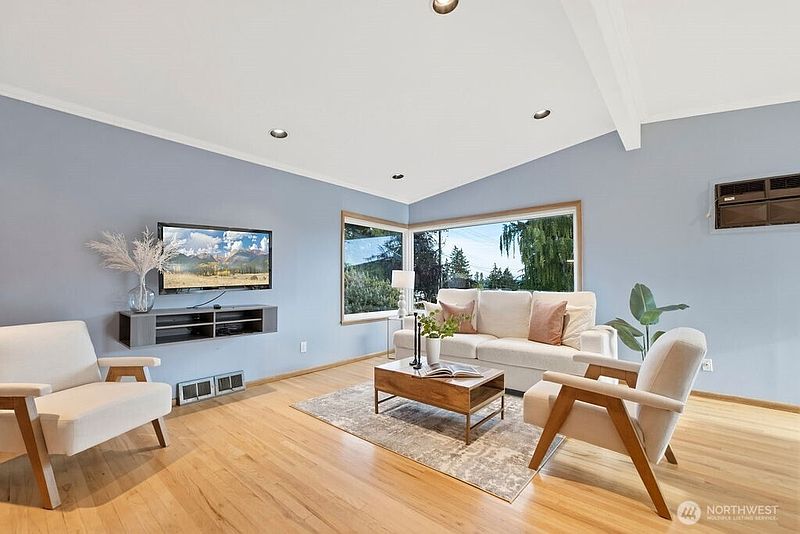 5th image of 10851 Marine View Drive