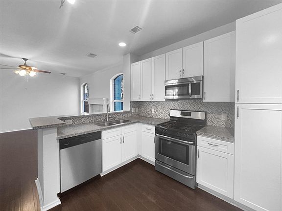 2nd image of 1718 Rosenborough Ln S