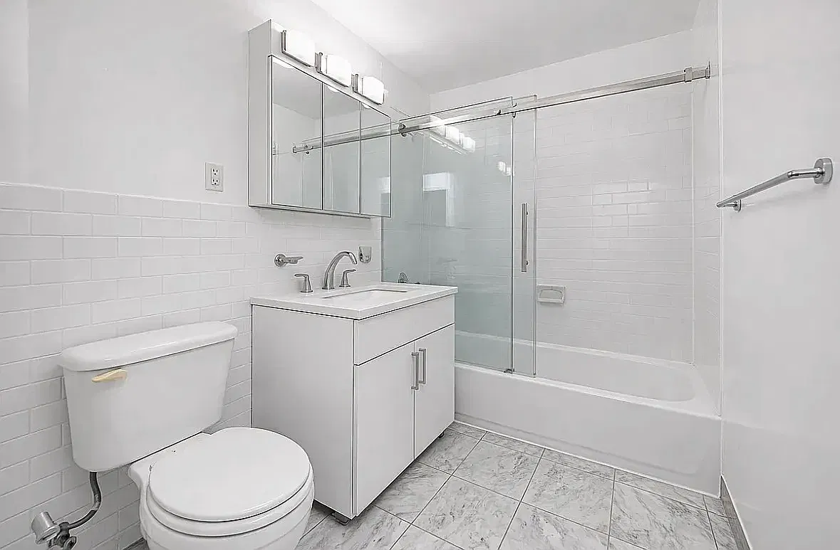 165 East 35th Street — Photo 3