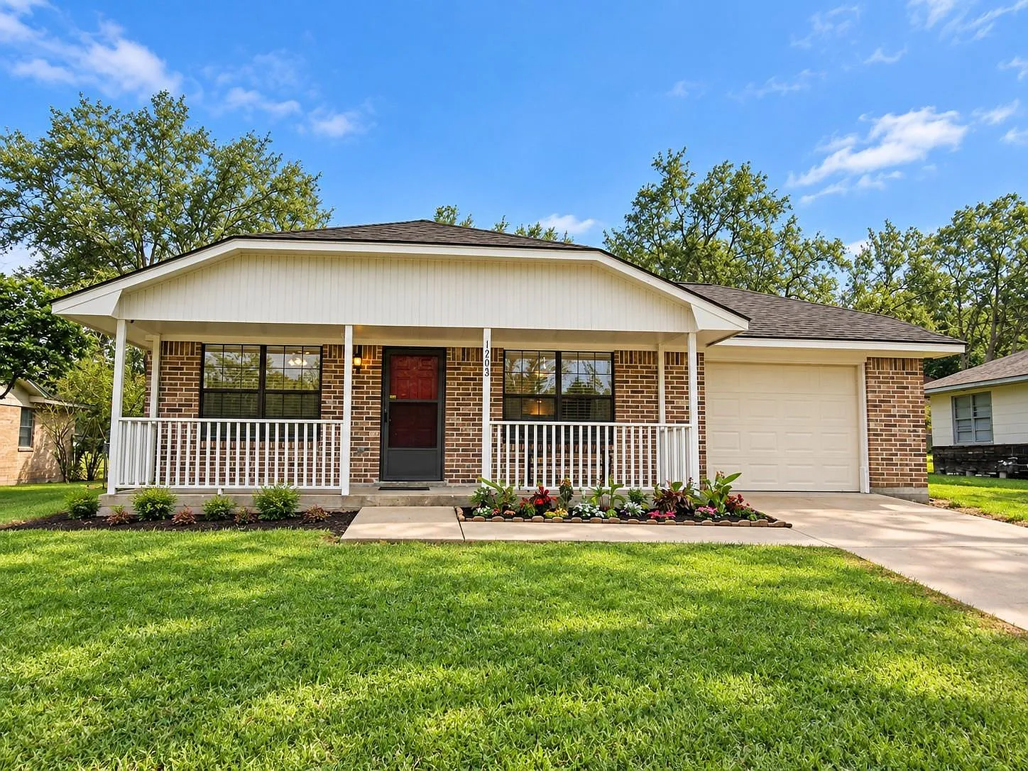 2 bed, 1.0 bath, 872 sqft, $1,650 — Photo 1