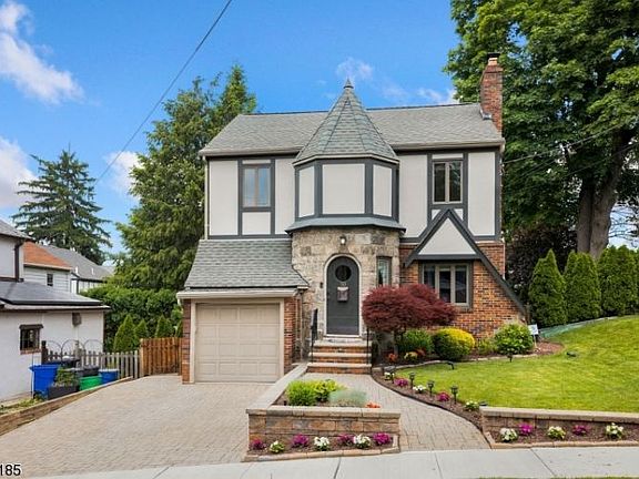 3rd image of 50 Evelyn Pl