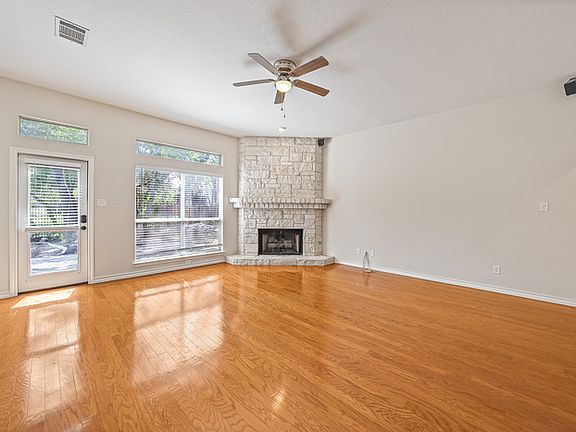 2nd image of 105 N Winecup Trl