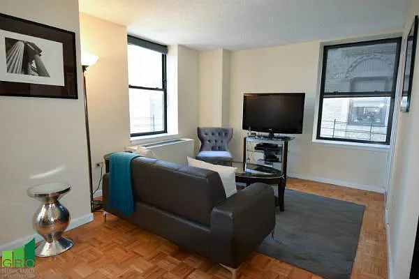 Rented by Global Realty Opportunities | media 34