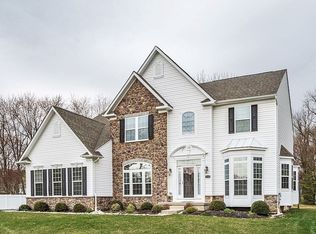 113 Green Briar Ct, Cinnaminson, NJ 08077