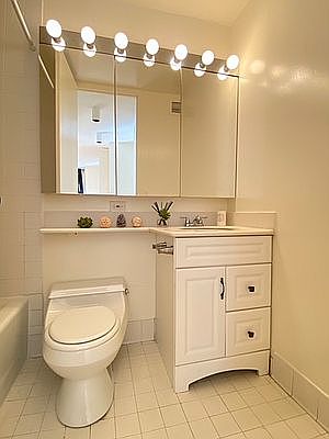 3rd image of 1 Irving Pl APT G9i