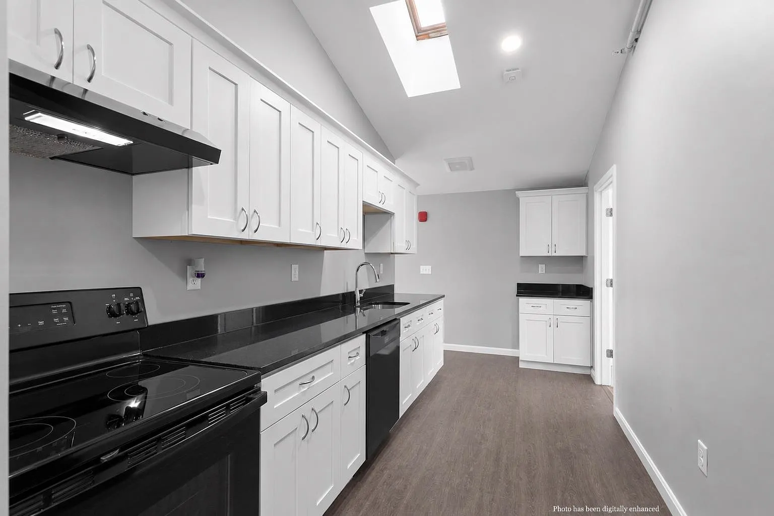 3 bed, 2.0 bath, 990 sqft, $3,000 — Photo 3