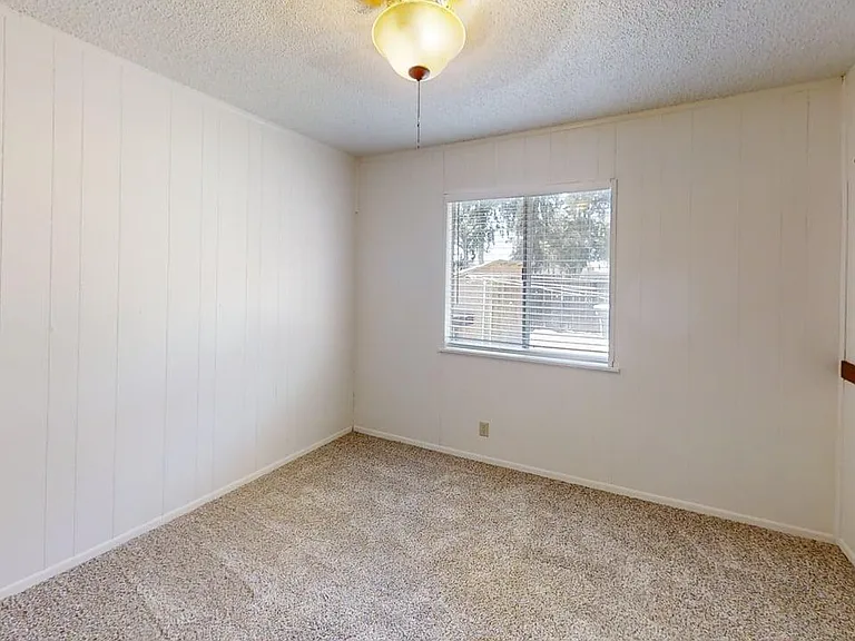 472 Roosevelt St — Photo 10