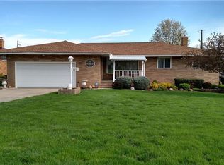 325 Long Ridge Dr, Seven Hills, OH 44131