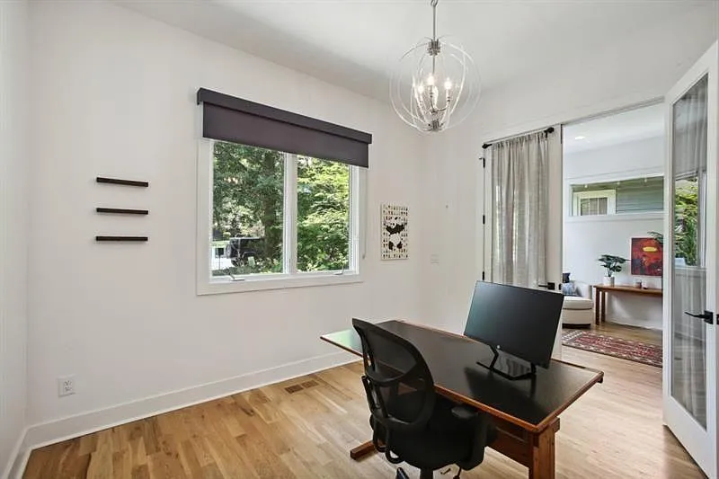 4 bed, 3.0 bath, 2376 sqft, $5,500 — Photo 4