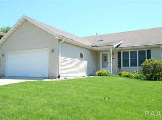 1240 Redwood Dr, Pekin, IL 61554