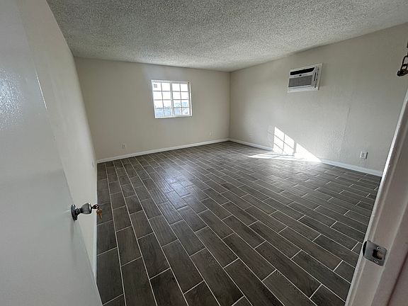 5th image of 12755 Farndon Ave