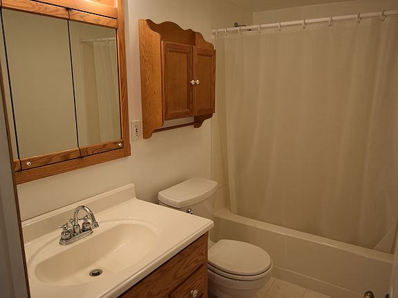 3rd image of 10958 Greenfield Ave