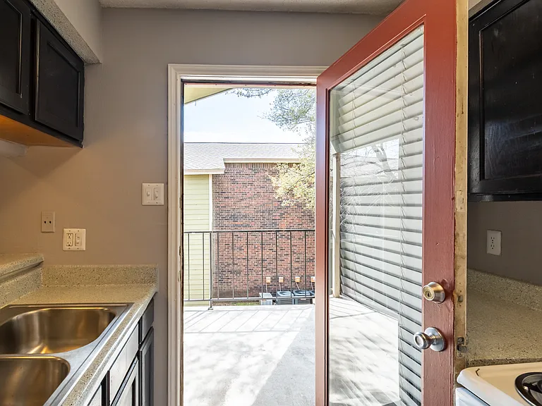 La Prada Place Apartments — Photo 35