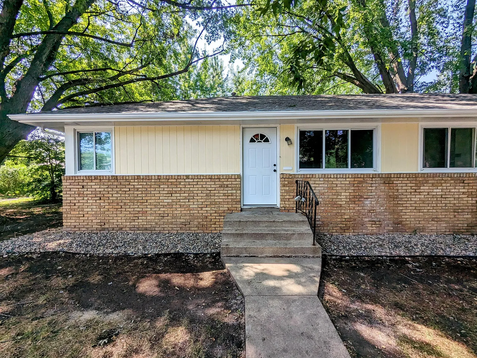 Newly remodeled, 3 bed plus den 1.0 bath, 1228 sqft — Photo 2