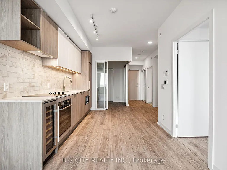 2020 Bathurst St #1202 — Photo 8
