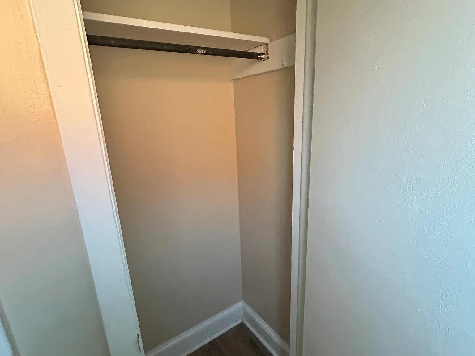 2 bed, 700 sqft, $1,300 — Photo 3