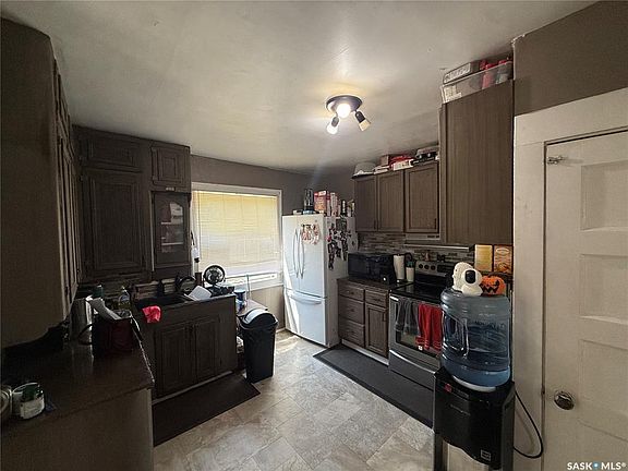 5th image of 418 4TH AVENUE E