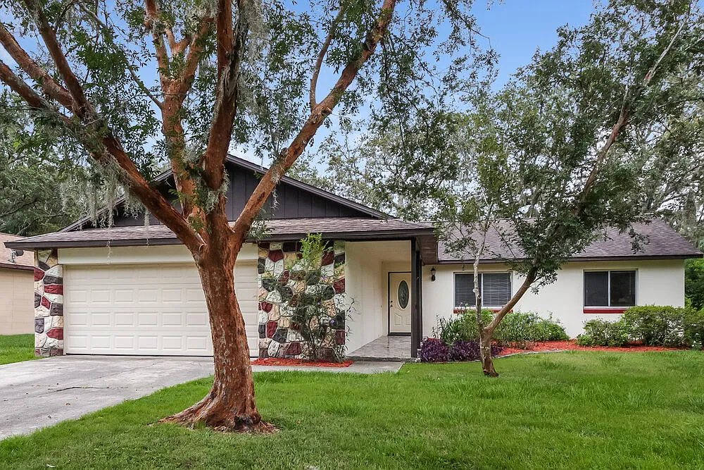 3 bed, 2.0 bath, 1666 sqft, $2,350 — Photo 1