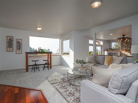 5th image of 2327 Sunset Dr W