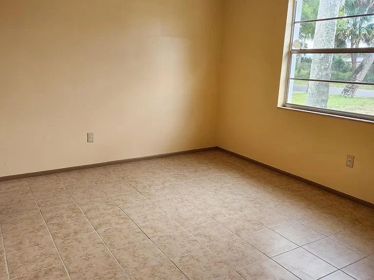 1030 Albin St — Photo 14